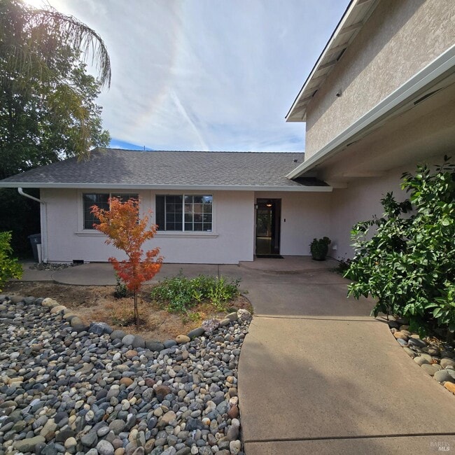 Building Photo - 480 Meadowview Dr