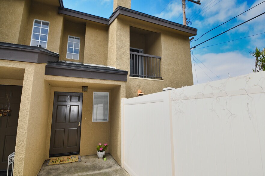 Building Photo - 1126 W 228th St