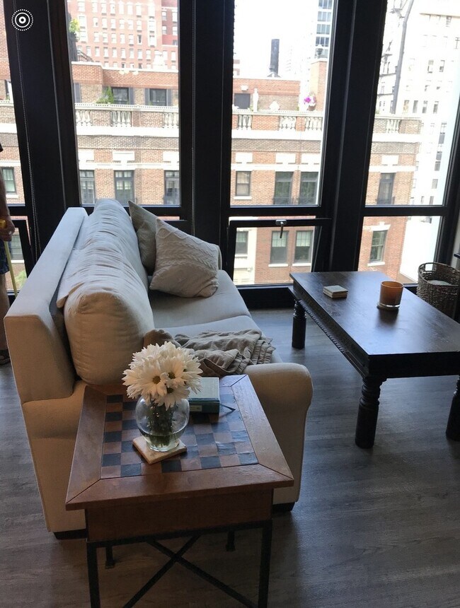 Building Photo - 1 E Scott St