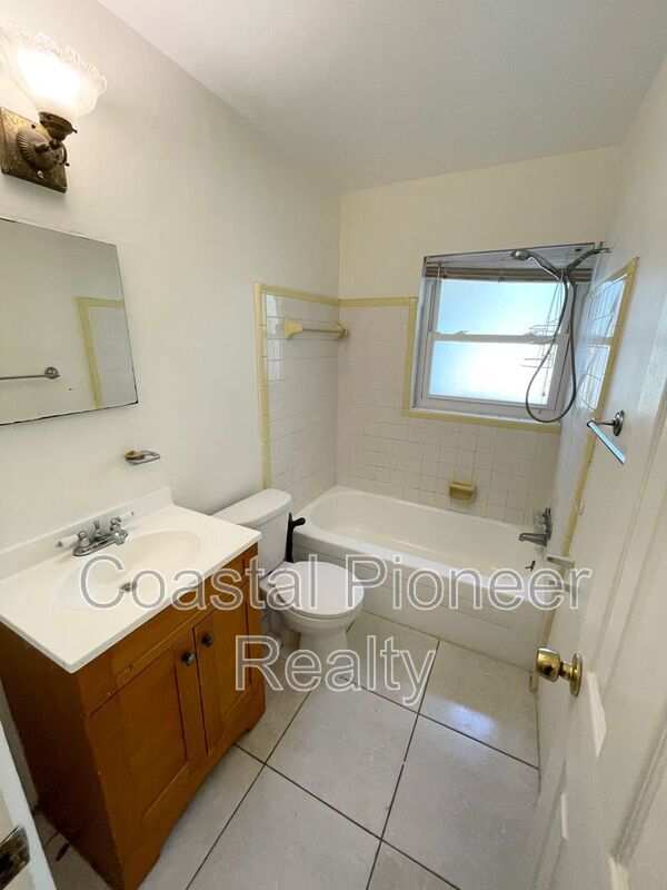 Building Photo - 1711 31st St S