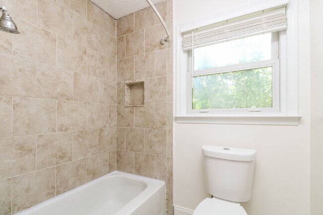 Building Photo - Charming 3-Bed, 2-Bath Home in Columbia’s Serene Highgate Neighborhood!
