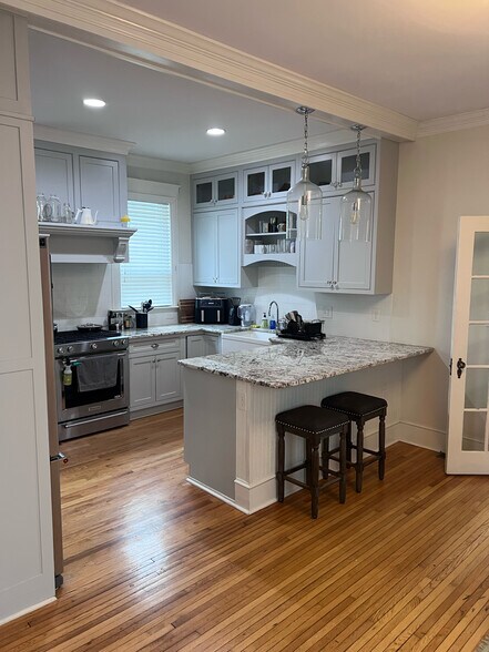 Building Photo - 504 N Loudoun St