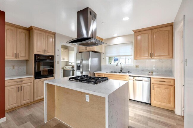 Building Photo - 40307 San Sebastian Pl