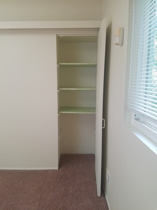 Building Photo - Single Family Home within walking distance to Quinnipiac