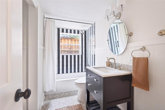 Building Photo - 1706 Palma Plaza