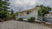 Building Photo - 966 Lakeview Way
