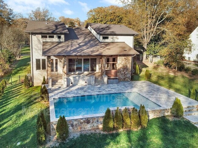 Building Photo - 2011 Sharon Ave