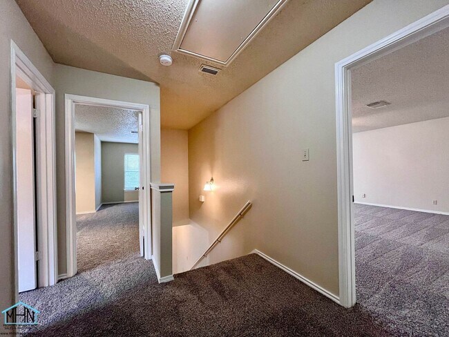 Building Photo - 8143 Chestnut Manor Dr