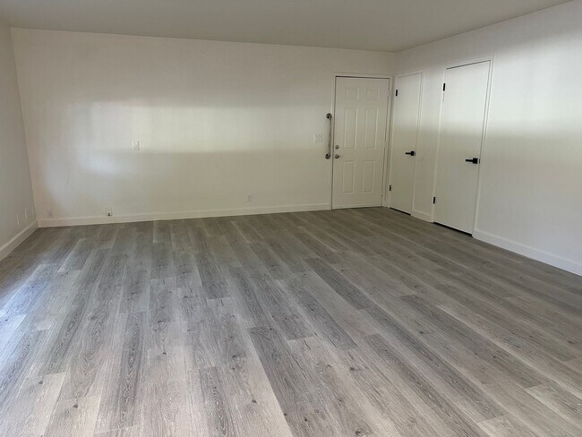 Building Photo - 5200 Snow Dr