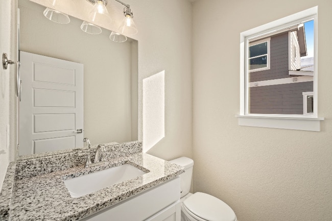 Building Photo - 226 E Chestnut St