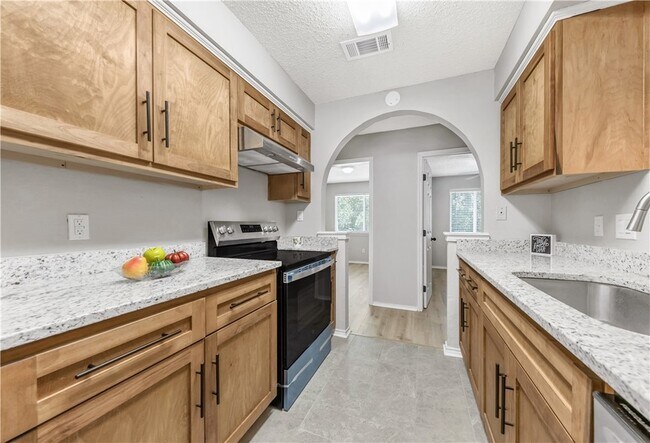 Building Photo - 804 Val Verde Dr