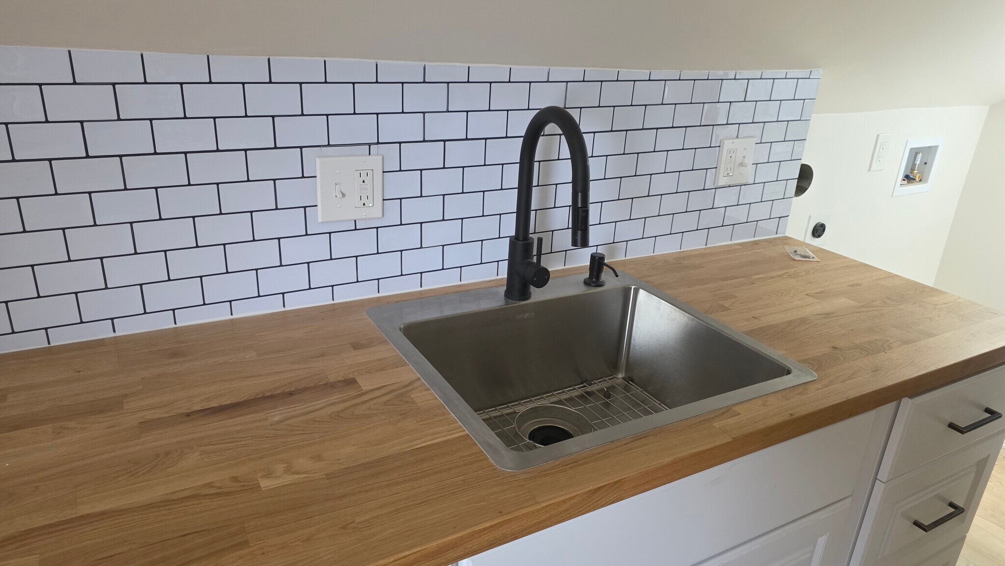 Building Photo - 57 Lawrence St