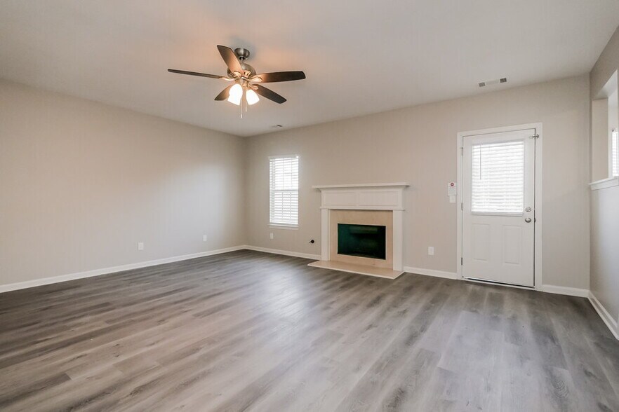 Building Photo - 898 Tara Bend