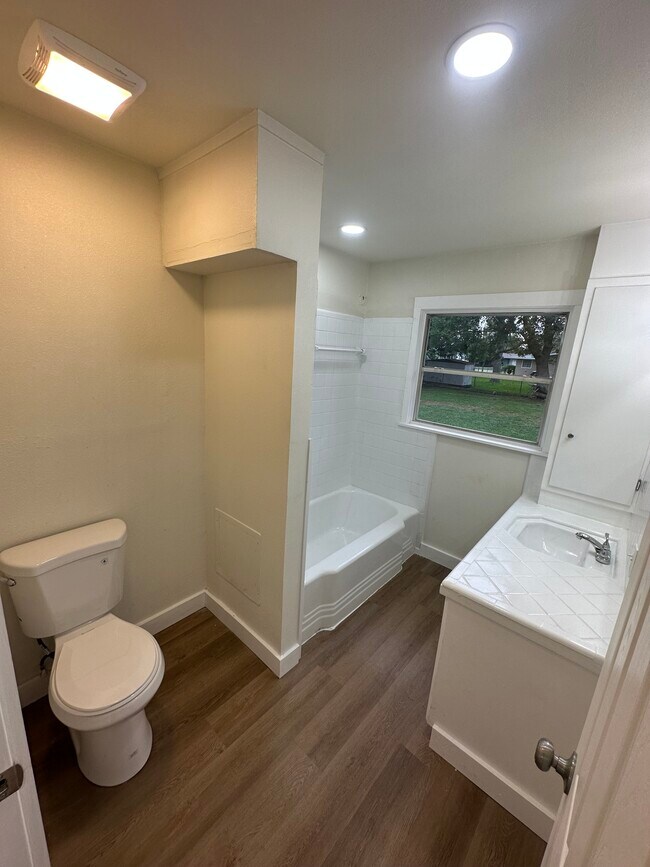 Building Photo - 1908 E Mimosa Ave