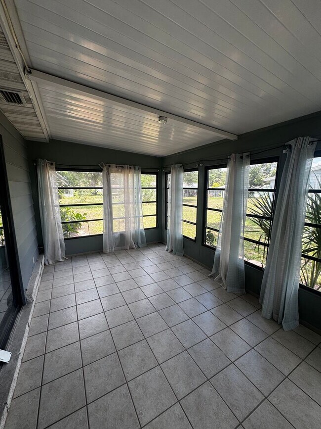 Building Photo - Charming Ocala Retreat in Peaceful 55+ Community – Move-In Ready!