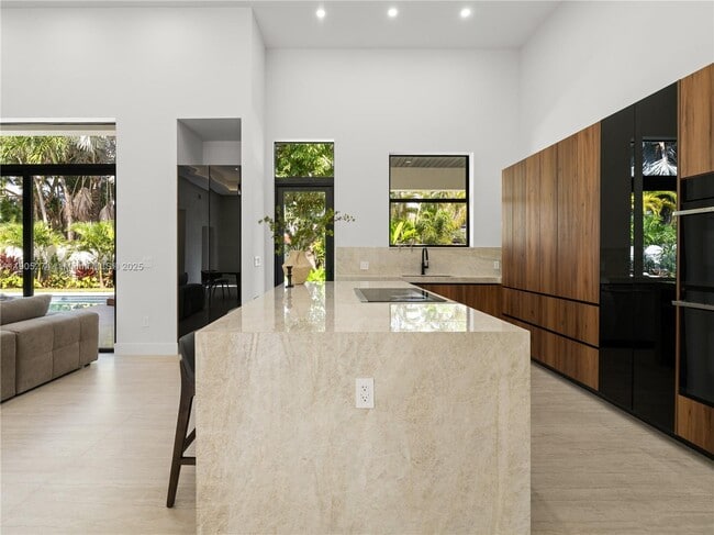 Building Photo - 543 NE 109th St