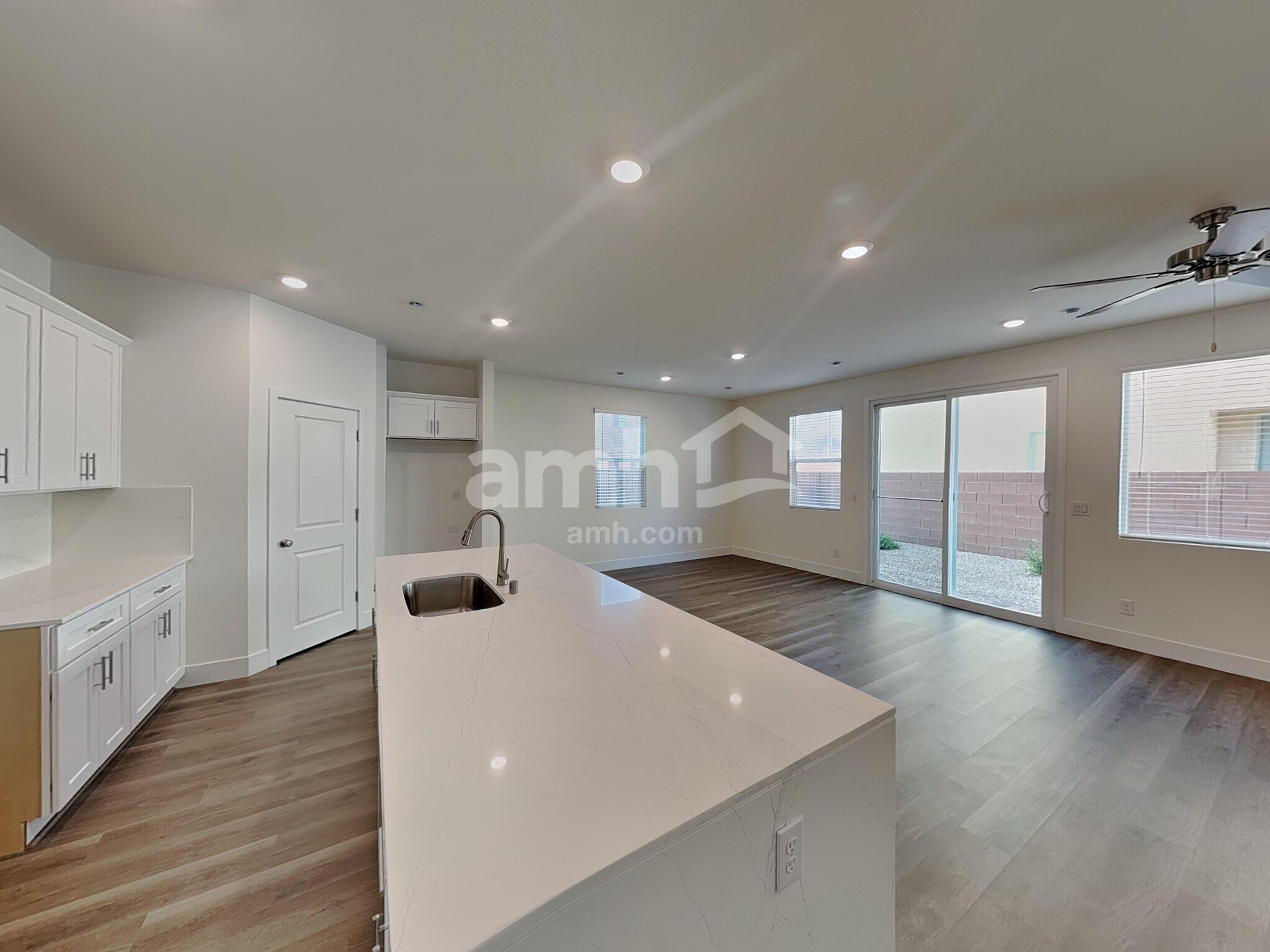 Building Photo - 10131 Cv Mountain St