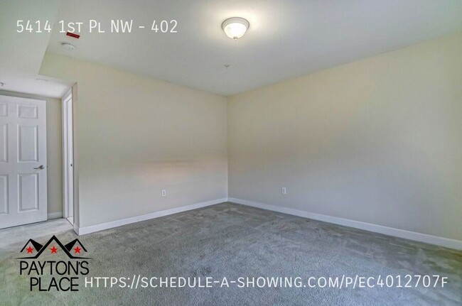 Building Photo - Spacious Condo with Parking