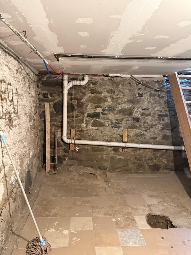 Building Photo - 51 Lawrence St