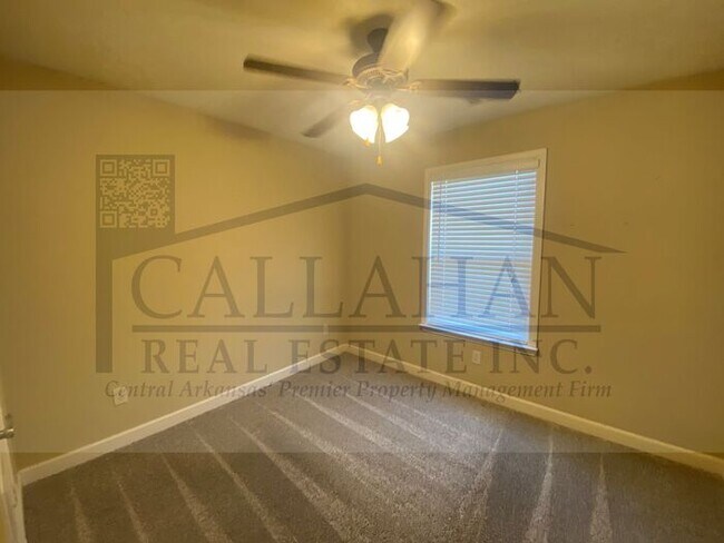 Building Photo - Base Meadows 4 bedroom