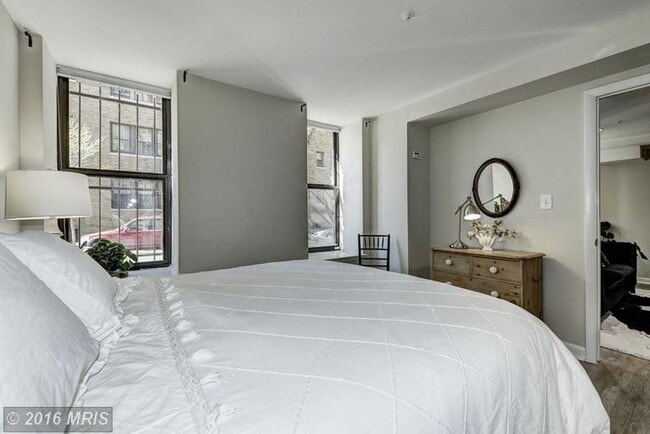 Building Photo - $500 Off for a lease start by 10/1! Availa...