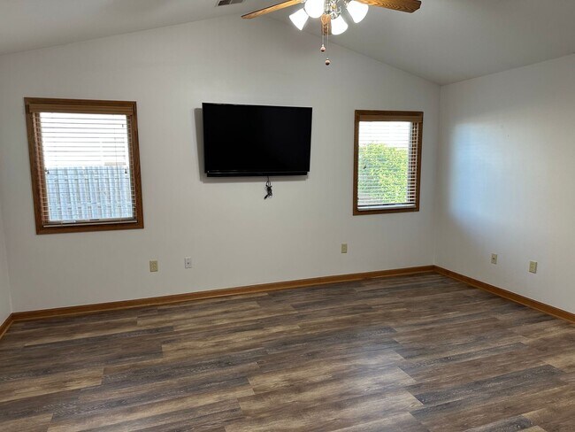 Building Photo - GREAT FAMILY HOME!