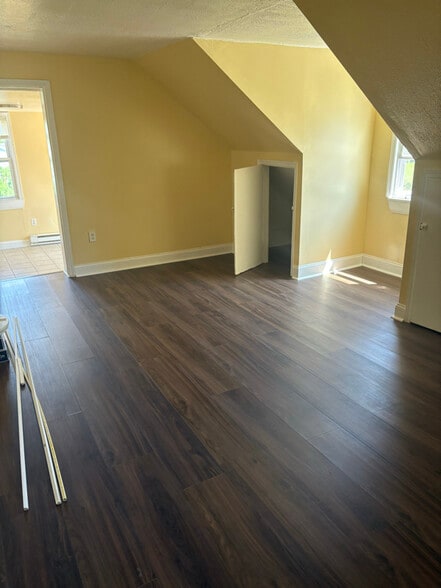 Building Photo - 1208 Daniels Ave