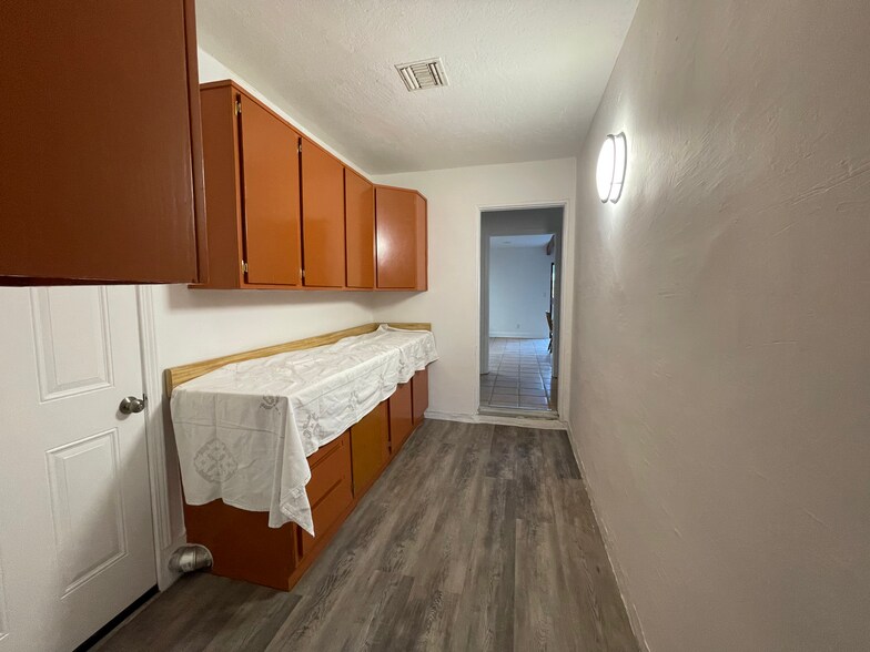 Building Photo - 25660 Allen Way