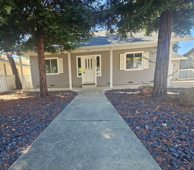 Primary Photo - Amazing Jewel in Hidden Valley