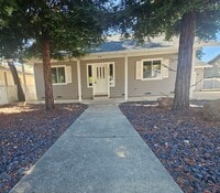 Building Photo - Amazing Jewel in Hidden Valley