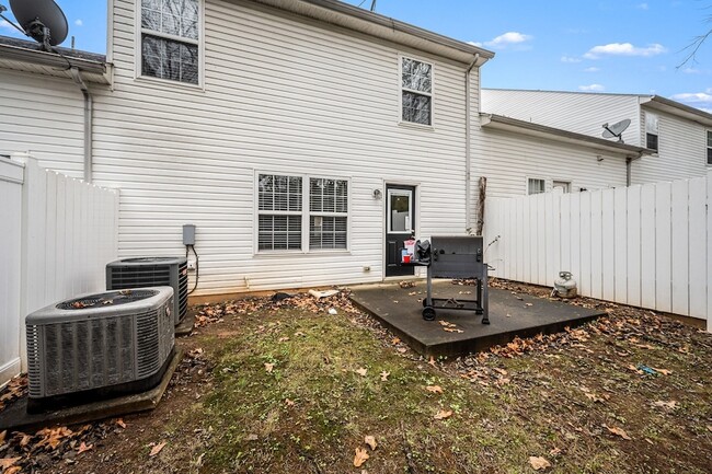 Building Photo - 4910 Laura Jeanne Blvd