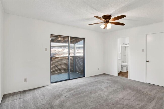 Building Photo - 6071 Highland Cir N