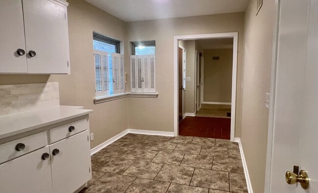 Building Photo - 1404 Melrose Dr