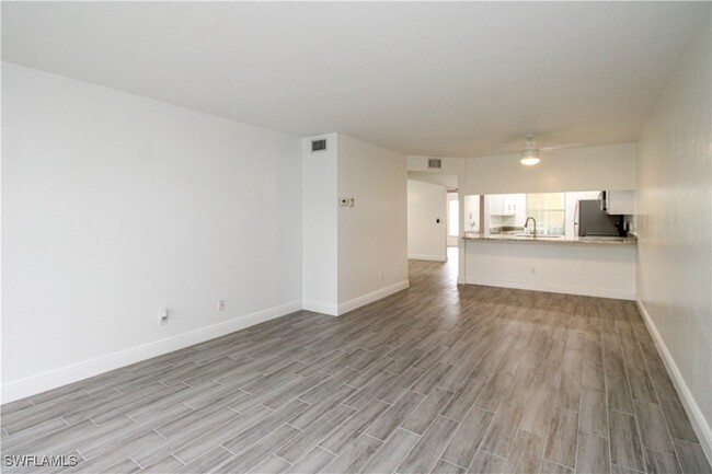 Building Photo - 2566 Kings Lake Blvd
