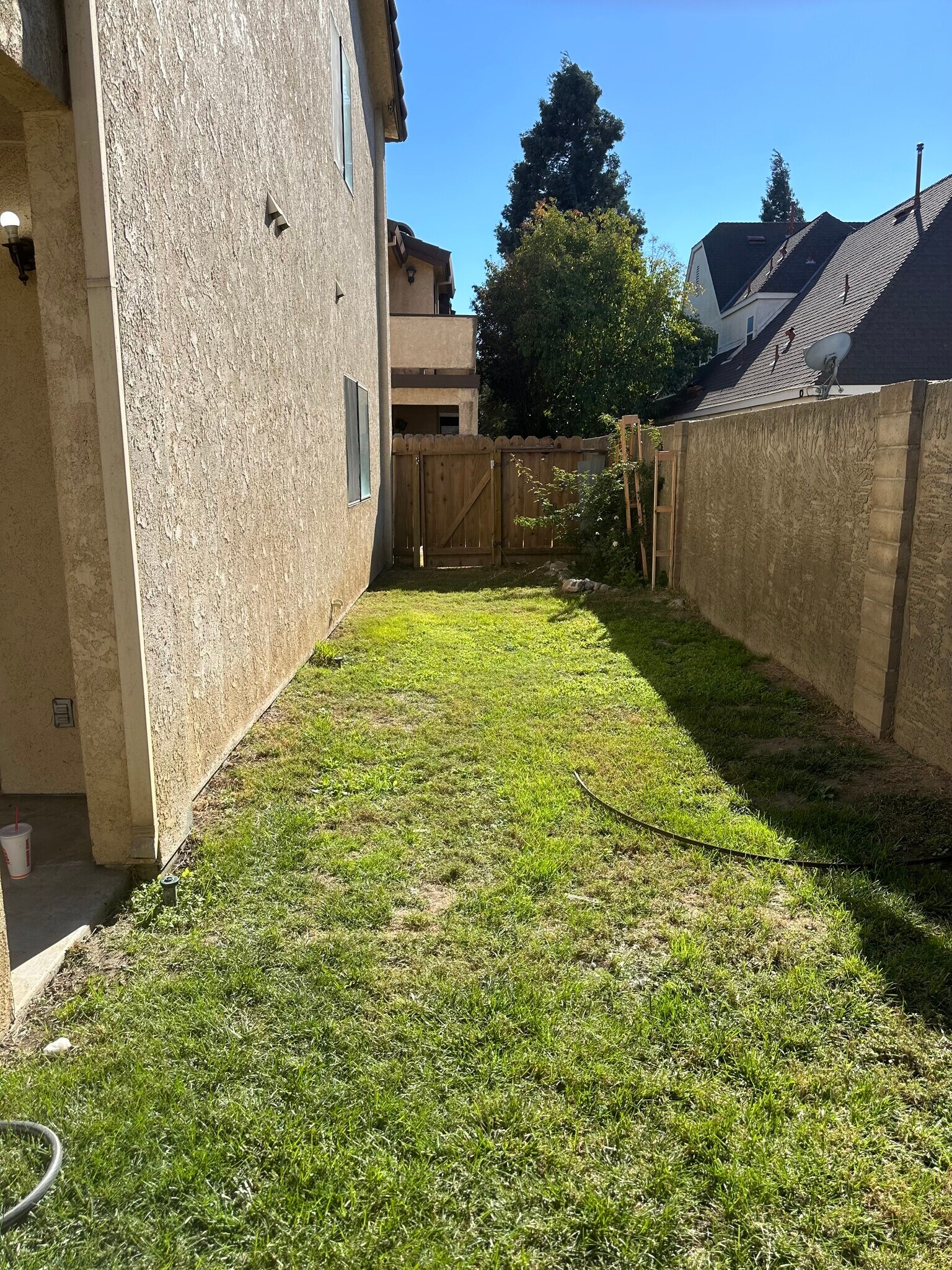 Building Photo - 3661 La Mancha Pl