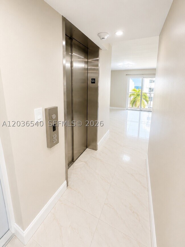 Building Photo - 4122 Collins Ave