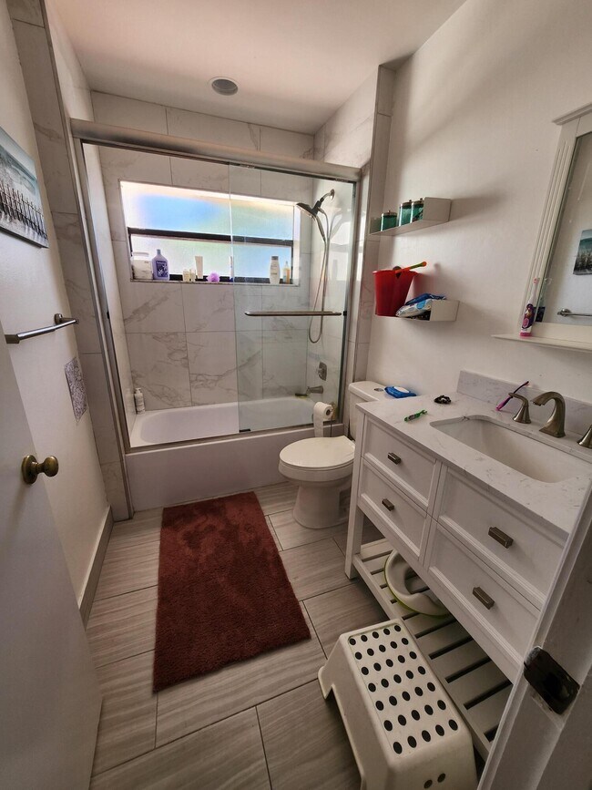 Building Photo - 5705 Fox Hollow Dr