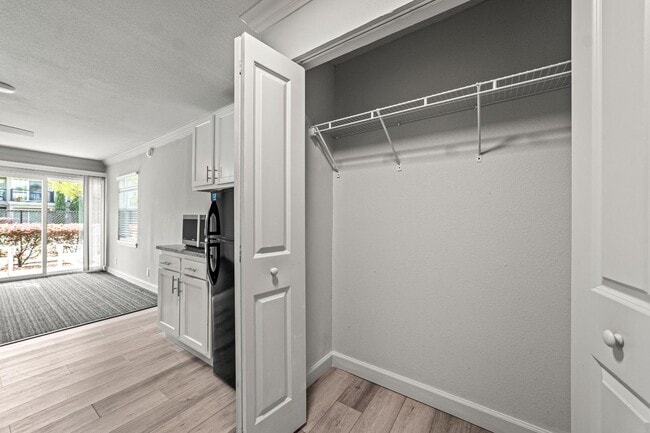Building Photo - 8050 Baymeadows Cir W