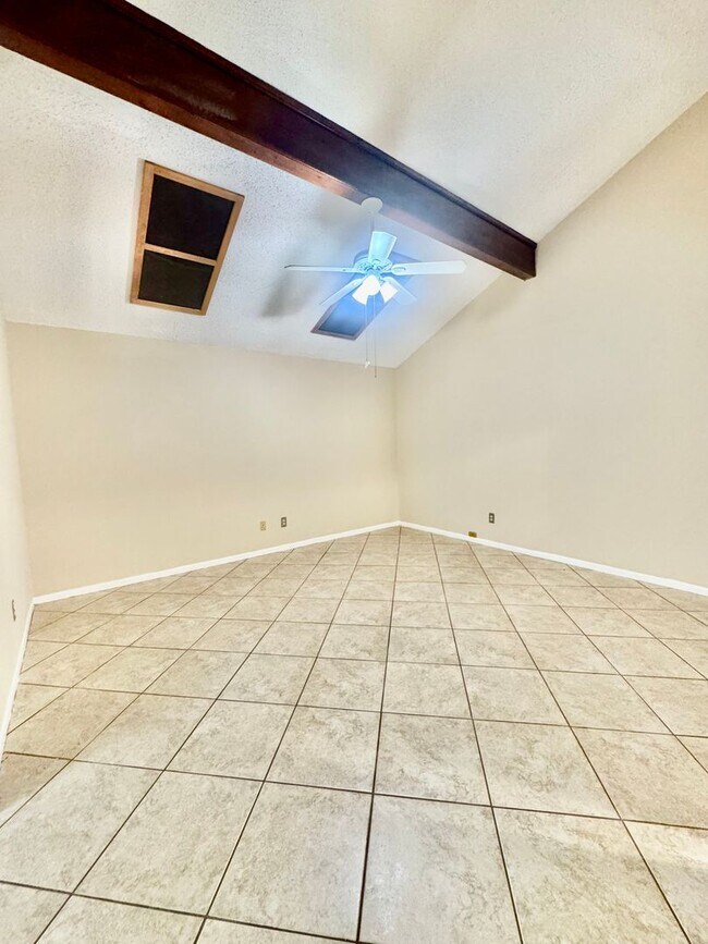 Building Photo - 5909 Golden Canyon Dr