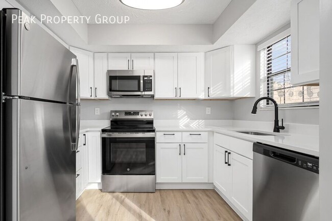 Building Photo - Available Now! Newly Renovated Townhomes L...