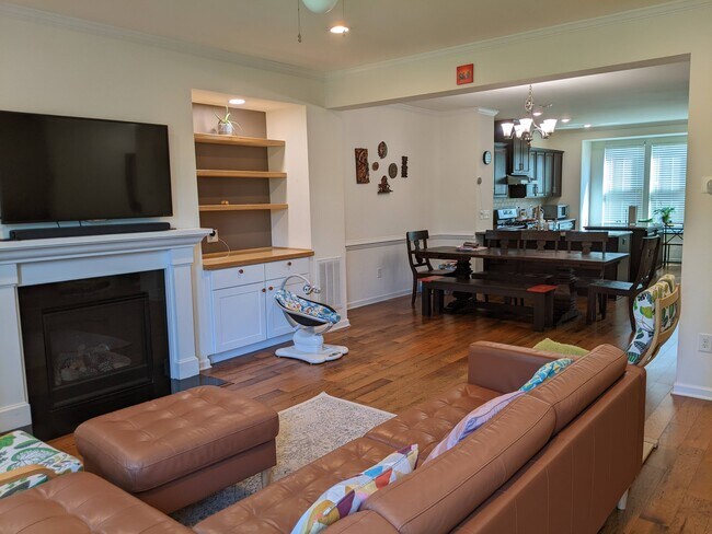 Building Photo - 623 Edgewater Ridge Ct