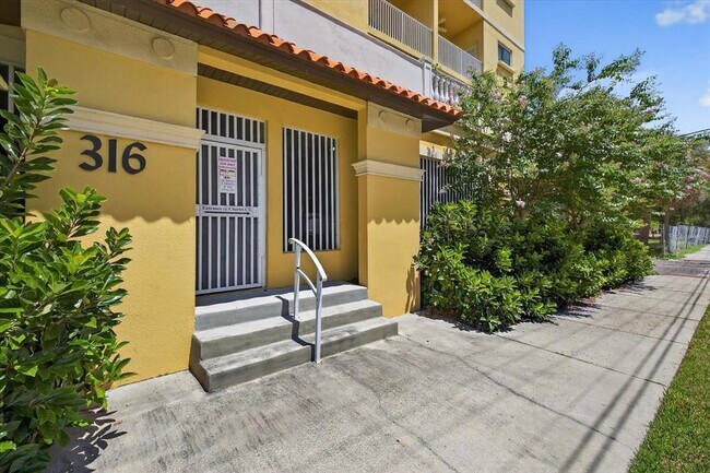 Building Photo - 316 8th St S