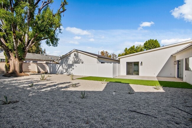 Building Photo - Modern 5 bedroom House for lease in Northr...