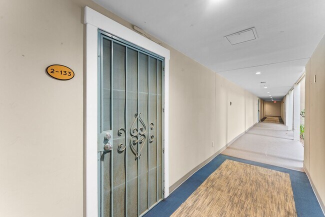 Building Photo - Beautiful 2BD/2BA Condo in Prime Pacific Beach Location! THIS UNIT IS UNFURNISHED