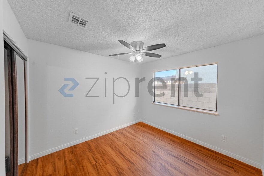 Building Photo - 5327 Meredith Ave