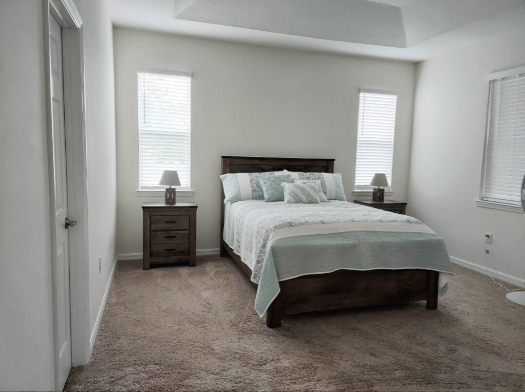 Main bedroom with tray ceiling - 2500 Avian Loop