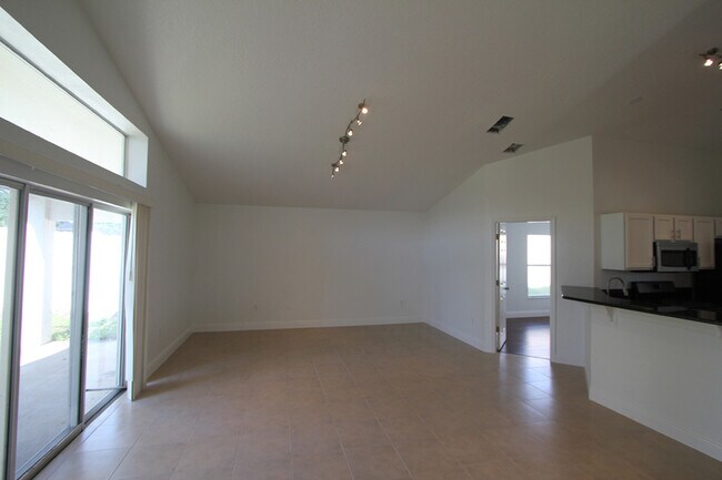 Building Photo - 210 Garberia Dr