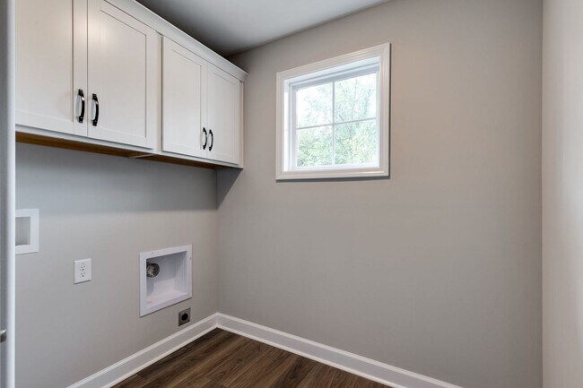 Building Photo - 4 Bedroom Dog Friendly Home For Rent Near ...