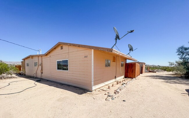 Building Photo - Cute 3 bedroom 2 bath in Desert Heights