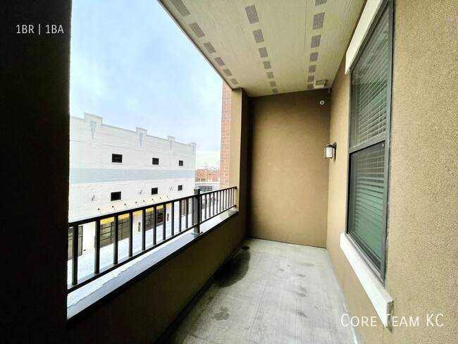 Building Photo - 504 Grand Blvd